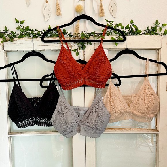 BLACK Lace Bralette - Picture 3 of 4